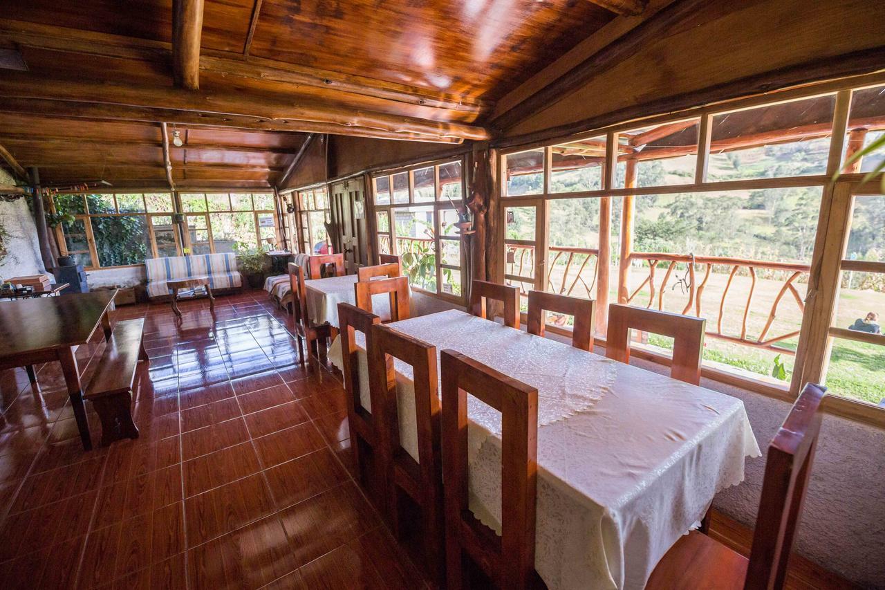 Hostal Taita Cristobal Isinlivi Екстериор снимка